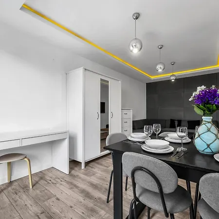 11th Floor Center - 57m2, Two Bedrooms - By Rentujemy * 华沙