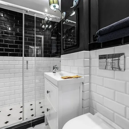 Daire 11th Floor Center - 57m2, Two Bedrooms - By Rentujemy