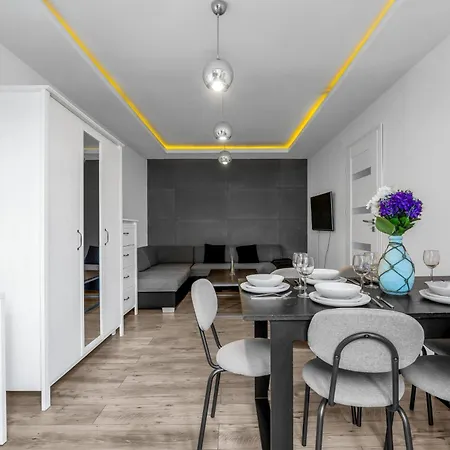 11th Floor Center - 57m2, Two Bedrooms - By Rentujemy Warsaw