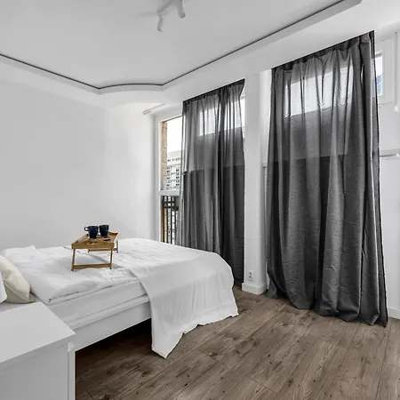 11th Floor Center - 57m2, Two Bedrooms - By Rentujemy Varsó