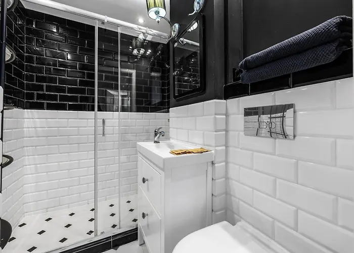 Apartment 11th Floor Center - 57m2, Two Bedrooms - By Rentujemy