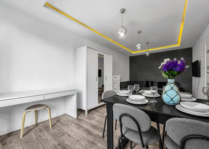 11th Floor Center - 57m2, Two Bedrooms - By Rentujemy * Warsaw