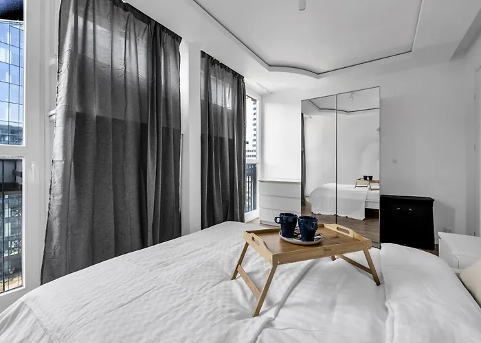 Daire 11th Floor Center - 57m2, Two Bedrooms - By Rentujemy Varşova