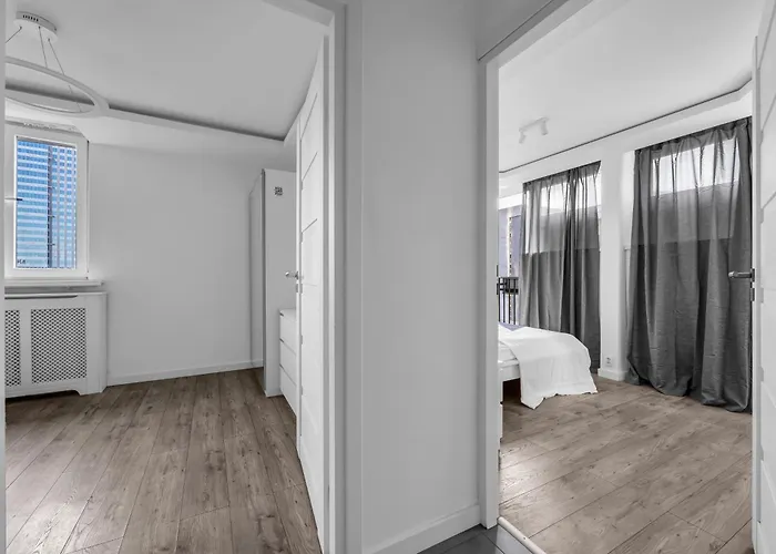 Daire 11th Floor Center - 57m2, Two Bedrooms - By Rentujemy Varşova