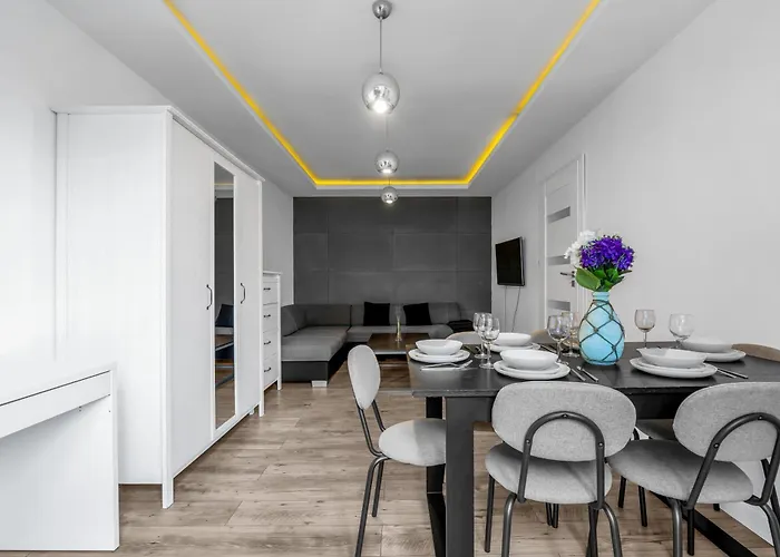 11th Floor Center - 57m2, Two Bedrooms - By Rentujemy Varsó