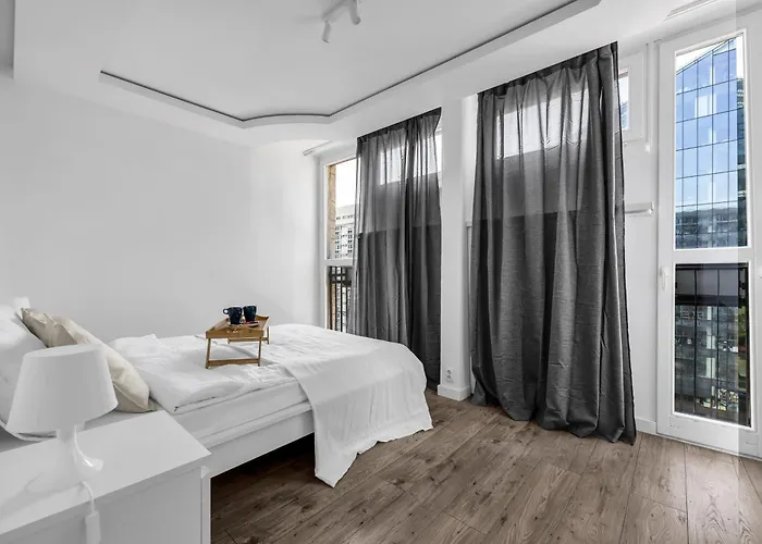 11th Floor Center - 57m2, Two Bedrooms - By Rentujemy Warsaw